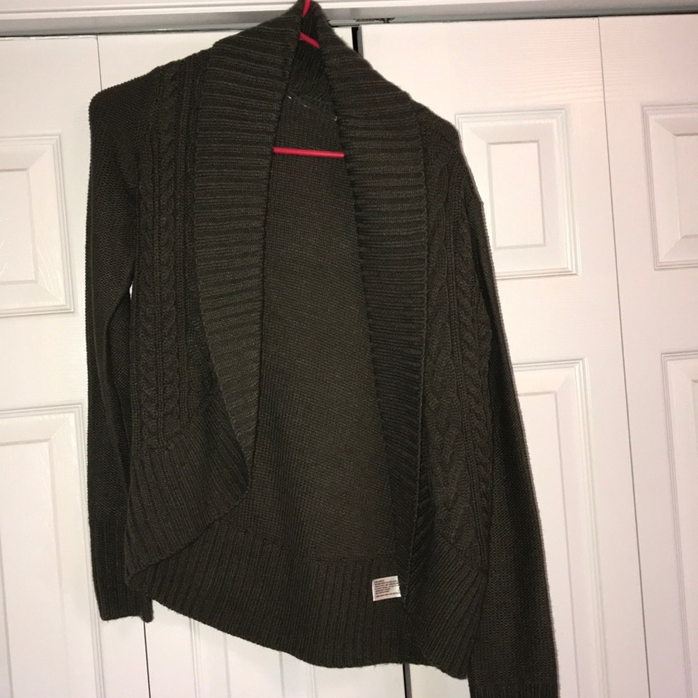 Short sweater cardigan